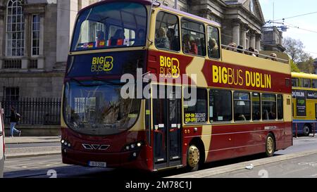 Sightseeing-Bus in Dublin - DUBLIN, IRLAND - 20. APRIL 2022 Stockfoto