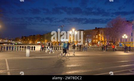 O Connell Bridge in Dublin bei Nacht - Reisefotografie Stockfoto