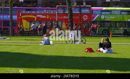 The Greens im Rathaus Belfast - BELFAST, Großbritannien - 25. APRIL 2022 Stockfoto