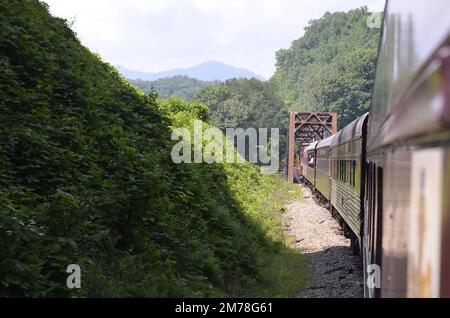 Smokey Mountain Railroad durch die Smokey Mountains einer der beliebtesten Tagesausflüge Stockfoto