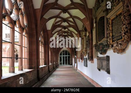 Äußere Details von Basel Kathedrale Münster, Stadt Basel, Kanton Basel Stadt, Schweiz, Europa Stockfoto