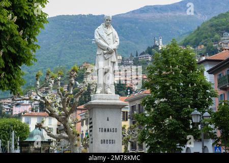 Bellano, Italien - 30. April 2022: Statue von Tommaso Grossi in Bellano, italienischer Dichter und Schriftsteller. Stockfoto