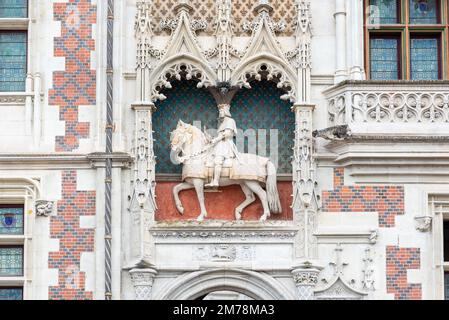 Pferdeskulptur des Königs Ludwig XII. Am Eingang der Königlichen Burg von Blois Stockfoto