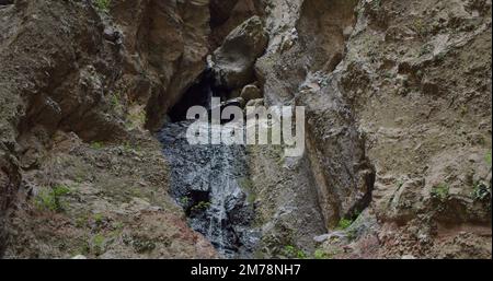 Wasserfall am Ende der Strecke in Barranco del Infierno. Adeje, Teneriffa, Kanarische Inseln. Stockfoto