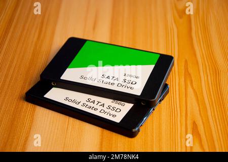 2,5-Zoll-SSD-Festplatten sind heutzutage sehr gefragt. Stockfoto