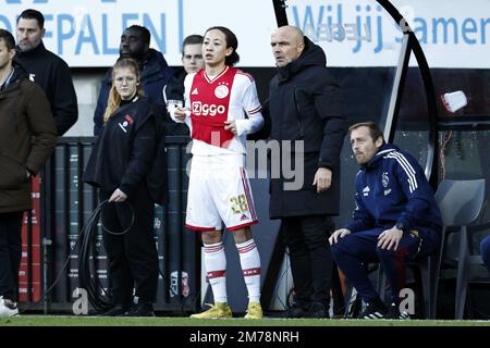 NIJMEGEN - (lr) Kian Fitz-Jim von Ajax, Ajax-Trainer Alfred Schreuder während des niederländischen Premier-League-Spiels zwischen NEC und Ajax in De Goffert am 8. Januar 2023 in Nijmegen, Niederlande. ANP MAURICE VAN STONE Stockfoto