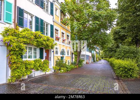 Basler malerischer Blick auf die farbenfrohe Straßenarchitektur, Nordwestschweiz Stockfoto