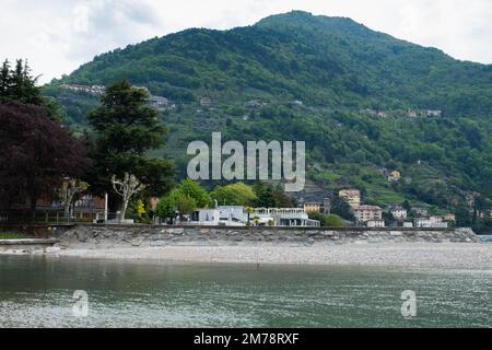 Bellano, Italien - 30. April 2022: Bellano Lakeside. Stockfoto