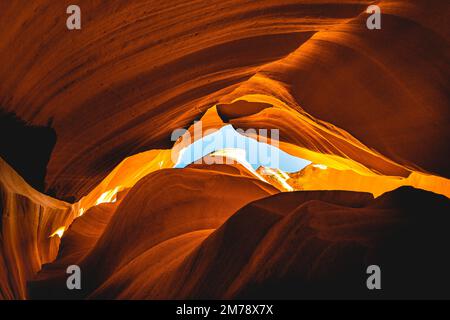 Enge Felswände des Antilopenschluchten beim Blick nach oben Stockfoto