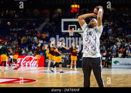 Madrid, Madrid, Spanien. 8. Januar 2023. Guerschon Yabusele (Real Madrid) während der Aufwärmphase des Basketballspiels zwischen Real Madrid und Gran Canaria, gültig für den Spieltag 15 der spanischen Basketballliga „Liga Endesa“, gespielt am Sonntag, den 08. Januar 2023 im Wizink Center in Madrid (Kreditbild: © Alberto Gardin/ZUMA Press Wire) Stockfoto