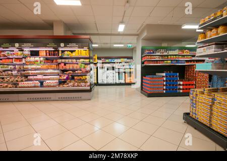 Valencia, Spanien - 01. Juli 2019: Supermarkt Mercadona ist die größte Supermarktkette in Spanien Stockfoto