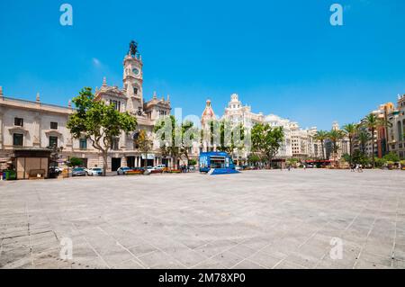 Valencia, Spanien - 01. Juli 2019: Rathausplatz (Plaza del Ayuntamiento) in der Innenstadt Stockfoto