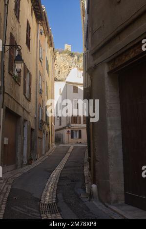 Alte touristische Stadt Cotignac im Süden Frankreichs Stockfoto