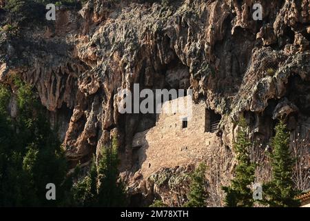 Alte touristische Stadt Cotignac im Süden Frankreichs Stockfoto