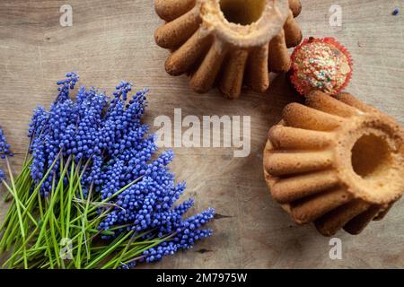 Osterbacken. Mazurkas und Osterkuchen. Die Arbeit eines Konditors Stockfoto