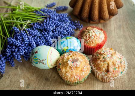 Osterbacken. Mazurkas und Osterkuchen. Die Arbeit eines Konditors Stockfoto