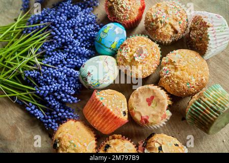 Osterbacken. Mazurkas und Osterkuchen. Die Arbeit eines Konditors Stockfoto