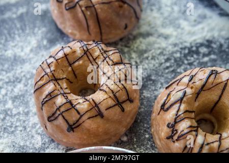 Osterbacken. Mazurkas und Osterkuchen. Die Arbeit eines Konditors Stockfoto