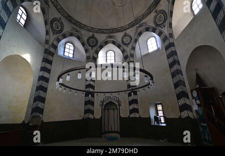 Scheich Suleiman Masjid ist eine umgebaute Moschee aus einem alten byzantinischen Gebäude, Teil des östlich-orthodoxen Pantokrator-Klosters in Istanbul. Stockfoto