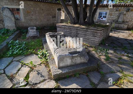 Scheich Suleiman Masjid ist eine umgebaute Moschee aus einem alten byzantinischen Gebäude, Teil des östlich-orthodoxen Pantokrator-Klosters in Istanbul. Stockfoto