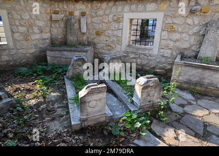 Scheich Suleiman Masjid ist eine umgebaute Moschee aus einem alten byzantinischen Gebäude, Teil des östlich-orthodoxen Pantokrator-Klosters in Istanbul. Stockfoto