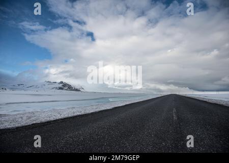 Isländische Ringstraße im Winter Stockfoto