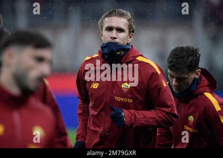 Mailand, Italien. 08. Januar 2023. Ola Solbakken von AS Roma während des Fußballspiels der Serie A zwischen AC Milan und AS Roma im Stadion San Siro in Mailand (Italien), Januar 8. 2023. Foto Andrea Staccioli/Insidefoto Credit: Insidefoto di andrea staccioli/Alamy Live News Stockfoto