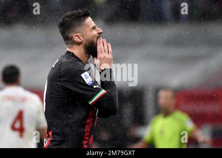 Mailand, Italien. 08. Januar 2023. Olivier Giroud von AC Milan während des Fußballspiels der Serie A zwischen AC Milan und AS Roma im Stadion San Siro in Mailand (Italien), Januar 8. 2023. Foto Andrea Staccioli/Insidefoto Credit: Insidefoto di andrea staccioli/Alamy Live News Stockfoto