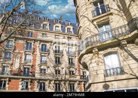 Paris, schöne Gebäude rue Saint-Jacques im 14e Arrondissement, im Winter Stockfoto