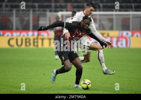 Mailand, Italien. 08. Januar 2023. Rafael Leao von AC Milan während des Fußballspiels der Serie A zwischen AC Milan und AS Roma im Stadion San Siro in Mailand (Italien), Januar 8. 2023. Foto Andrea Staccioli/Insidefoto Credit: Insidefoto di andrea staccioli/Alamy Live News Stockfoto