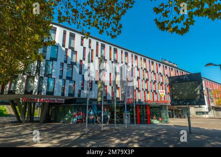 Carl-Benz-Center Schriftzeichen, Hotel Hilton Garden Inn, Bad Cannstatt, Stuttgart, Fan Shop VfB, Fußball, Baden-Württemberg, Deutschland Stockfoto