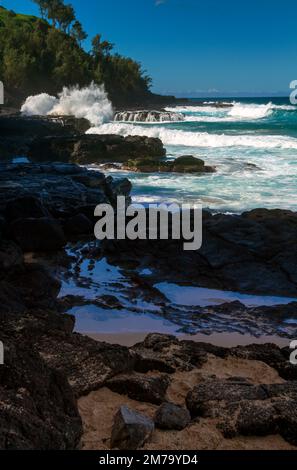 Wunderschöne Küstenausblicke entlang der Nordküste auf Kauai, Hawaii, USA. Stockfoto