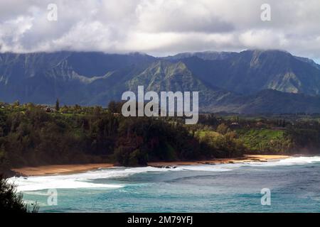 Wunderschöne Küstenausblicke entlang der Nordküste auf Kauai, Hawaii, USA. Stockfoto