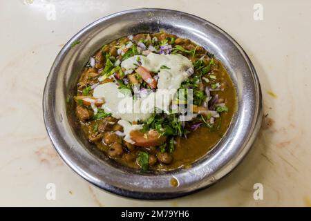 Essen in Ägypten - Fuul (Eintopf aus gekochten Fava-Bohnen) Stockfoto