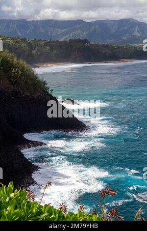 Wunderschöne Küstenausblicke entlang der Nordküste auf Kauai, Hawaii, USA. Stockfoto