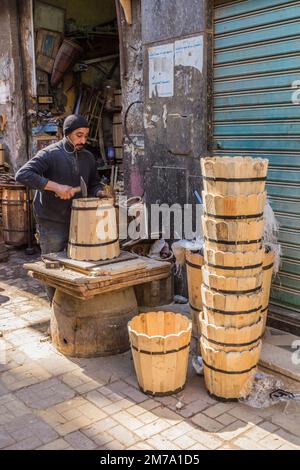 KAIRO, ÄGYPTEN - 29. JANUAR 2019: Schaufelhersteller-Workshop in Kairo, Ägypten Stockfoto