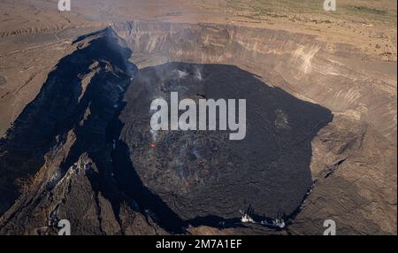 Vulkan, HI, USA. 8. Januar 2023. Der Vulkanausbruch am Halema'uma'U-Krater wurde als Vulkanausbruch des Vulkans Kilauea auf Hawaii nach einem erneuten Ausbruch am 5. Januar 2023 in Volcano, HI, am 8. Januar 2016 dargestellt. Kredit: Erik Kabik Photography/Media Punch/Alamy Live News Stockfoto