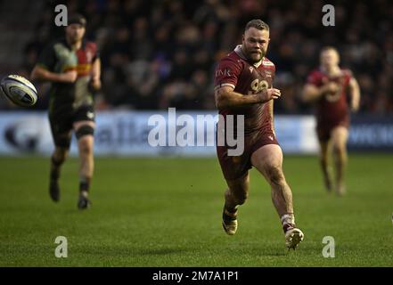 Twickenham, Vereinigtes Königreich. 08. Januar 2023. Premiership Rugby. Harlequins V Sale Haie. Die Treppe. Twickenham. Akker Van der Merwe (Angebot) während des Rugby-Spiels Harlequins V Sale Sharks Gallagher Premiership. Kredit: Sport In Pictures/Alamy Live News Stockfoto