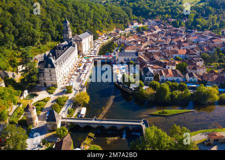 Luftaufnahme des Sommers Brantome en Perigord auf der Dronne, Frankreich Stockfoto