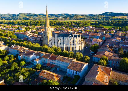 Luftaufnahme der französischen Stadt Mirepoix Stockfoto