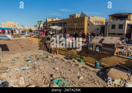 ALEXANDRIA, ÄGYPTEN - 2. FEBRUAR 2019: Blick auf einen Küstenmarkt in Alexandria, Ägypten Stockfoto