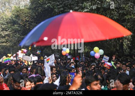 Neu-Delhi, Indien. 08. Januar 2023. Mitglieder und Anhänger der LGBTQAI-Community nehmen an Delhis Queer Pride Parade von Barakhamba Raod bis Jantar Mantar in Neu-Delhi Teil. (Foto: Ayush Chopra/SOPA Images/Sipa USA) Guthaben: SIPA USA/Alamy Live News Stockfoto