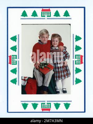 Weihnachtskarte mit Familienporträt im Vintage-Stil, USA 1990er Stockfoto