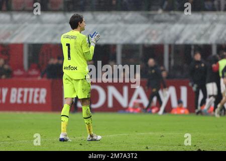 Mailand, Italien. 08. Januar 2023. Ciprian Tatarusanu vom AC Milan reagiert während des Fußballspiels der Serie A 2022/23 zwischen dem AC Milan und AS Roma im San Siro Stadium, Mailand, Italien, am 08. Januar 2023 Kredit: Independent Photo Agency/Alamy Live News Stockfoto