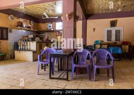 DAKHLA, ÄGYPTEN - 8. FEBRUAR 2019: Lokales Café in der Oase Dakhla, Ägypten Stockfoto