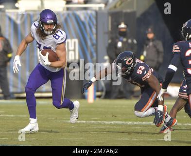 Chicago, Usa. 08. Januar 2023. Minnesota Vikings Tight End T.J. Hockenson (87) spielt am Sonntag, den 8. Januar 2023, gegen die Chicago Bears im Soldier Field in Chicago. Die Wikinger gewannen 29:13. Foto von Mark Black/UPI Credit: UPI/Alamy Live News Stockfoto