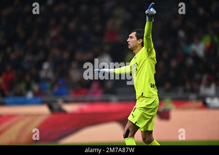 Mailand, Italien. 08. Januar 2023. Ciprian Tatarusanu (Mailand) während des Spiels der italienischen „Serie A“ zwischen Mailand 2-2 Roma im Giuseppe Meazza Stadion am 08. Januar 2023 in Mailand, Italien. Kredit: Maurizio Borsari/AFLO/Alamy Live News Kredit: Aflo Co Ltd./Alamy Live News Stockfoto