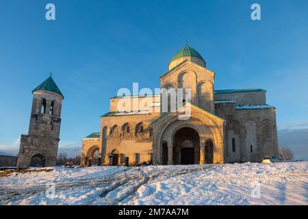 Die Kathedrale von Bagrati ist eine Kathedrale aus dem 11. Jahrhundert in der Stadt Kutaisi, in der Imereti-Region von Georgien. Ein Meisterwerk des mittelalterlichen georgianischen Architekten Stockfoto