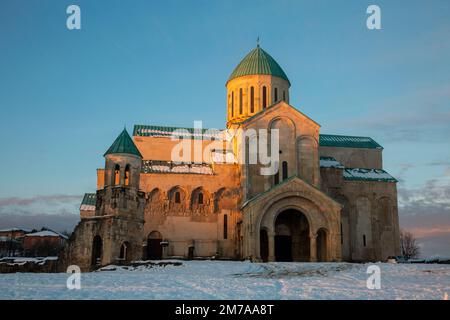 Die Kathedrale von Bagrati ist eine Kathedrale aus dem 11. Jahrhundert in der Stadt Kutaisi, in der Imereti-Region von Georgien. Ein Meisterwerk des mittelalterlichen georgianischen Architekten Stockfoto
