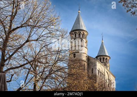 Bild der Basilika unserer Dame oder basiliek van Onze lieve vrouwe in Maastricht, Niederlande. Die Basilika unserer Lieben Frau ist eine romanische Kirche Stockfoto